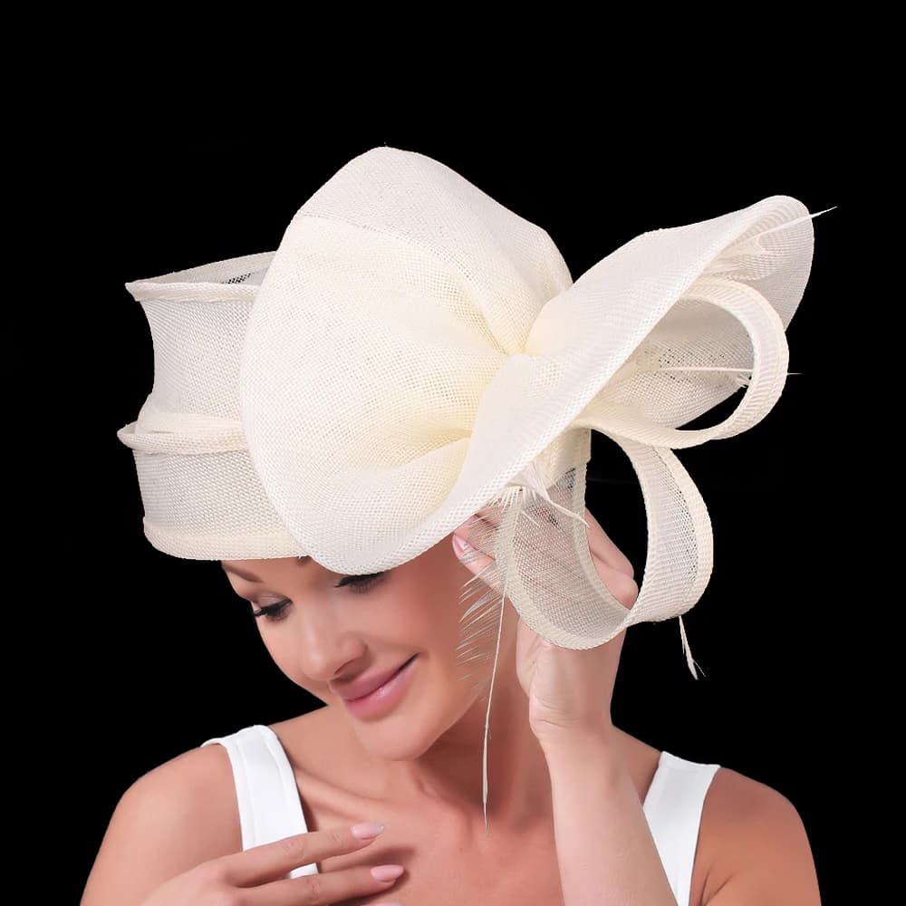 Fascinatori per capelli da sposa da donna Cappellini da modisteria beige con fasce Accessori Imitazione Sinamay Derby Cappello da cocktail Piuma fantasia