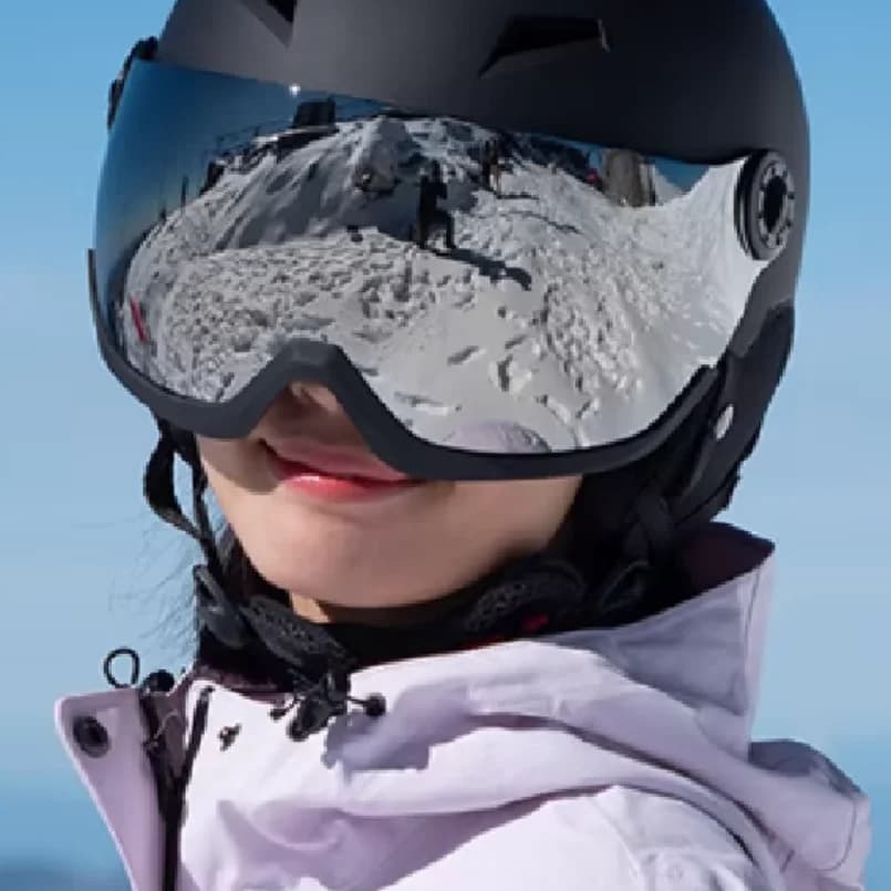 New Lightweight All-in-one Goggles Ski Helmet Men's and Women's Children's Outdoor Skiing and Snowboarding Equipment