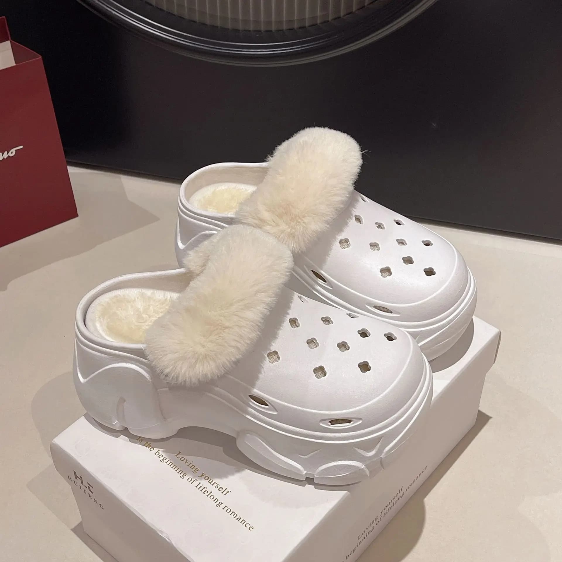Women's High Heel Fleece Lined Clog Shoes Winter Thick Bottom Anti Slip Wear Resistant Fur Cotton Slippers for Ladies