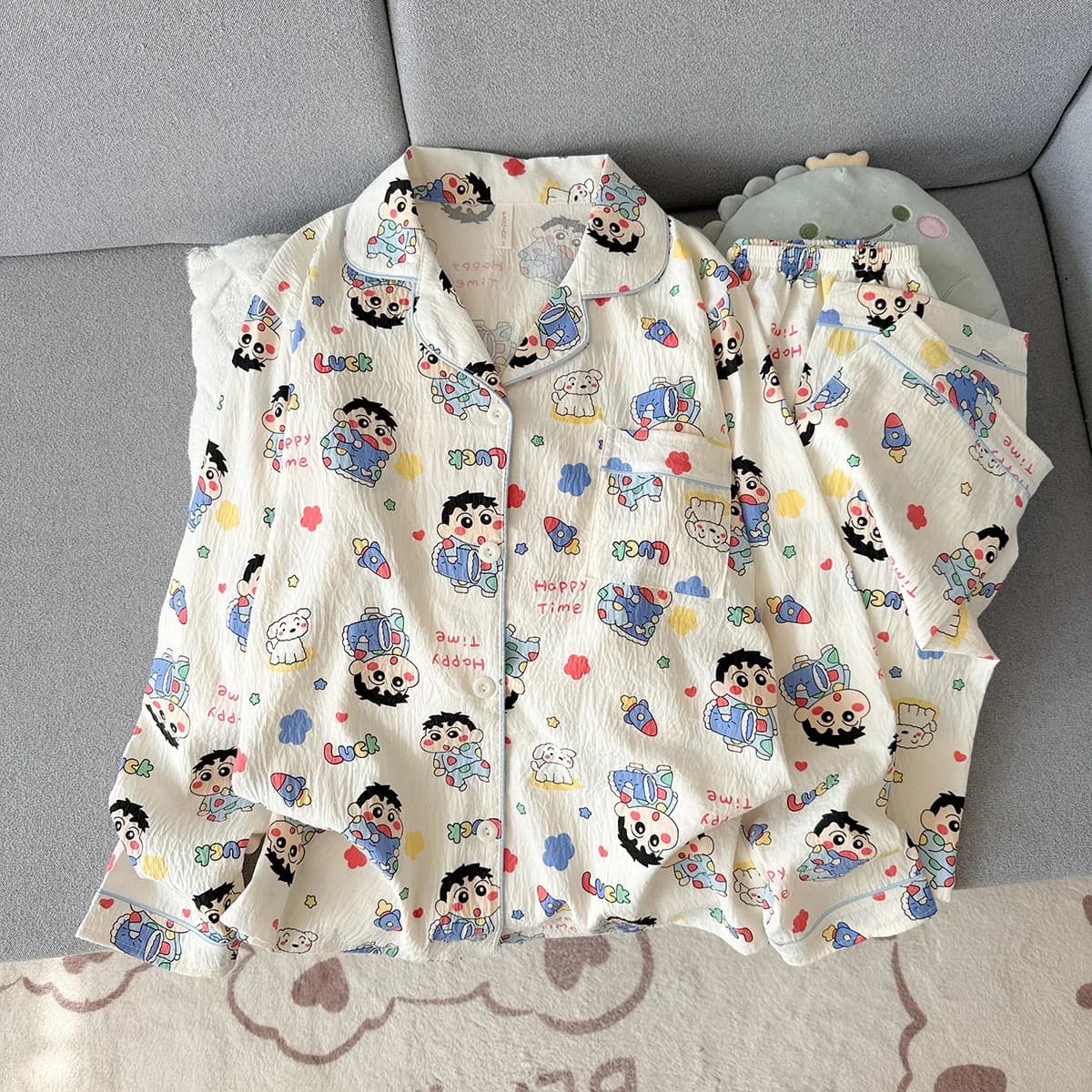 Pigiama di Coppia Cartoon Crayon Shin Chan Primavera Autunno, Set Kawaii Giapponese Carino per Studenti, con Colletto, Maniche Lunghe e Pantaloni Lunghi, Abbigliamento da Casa