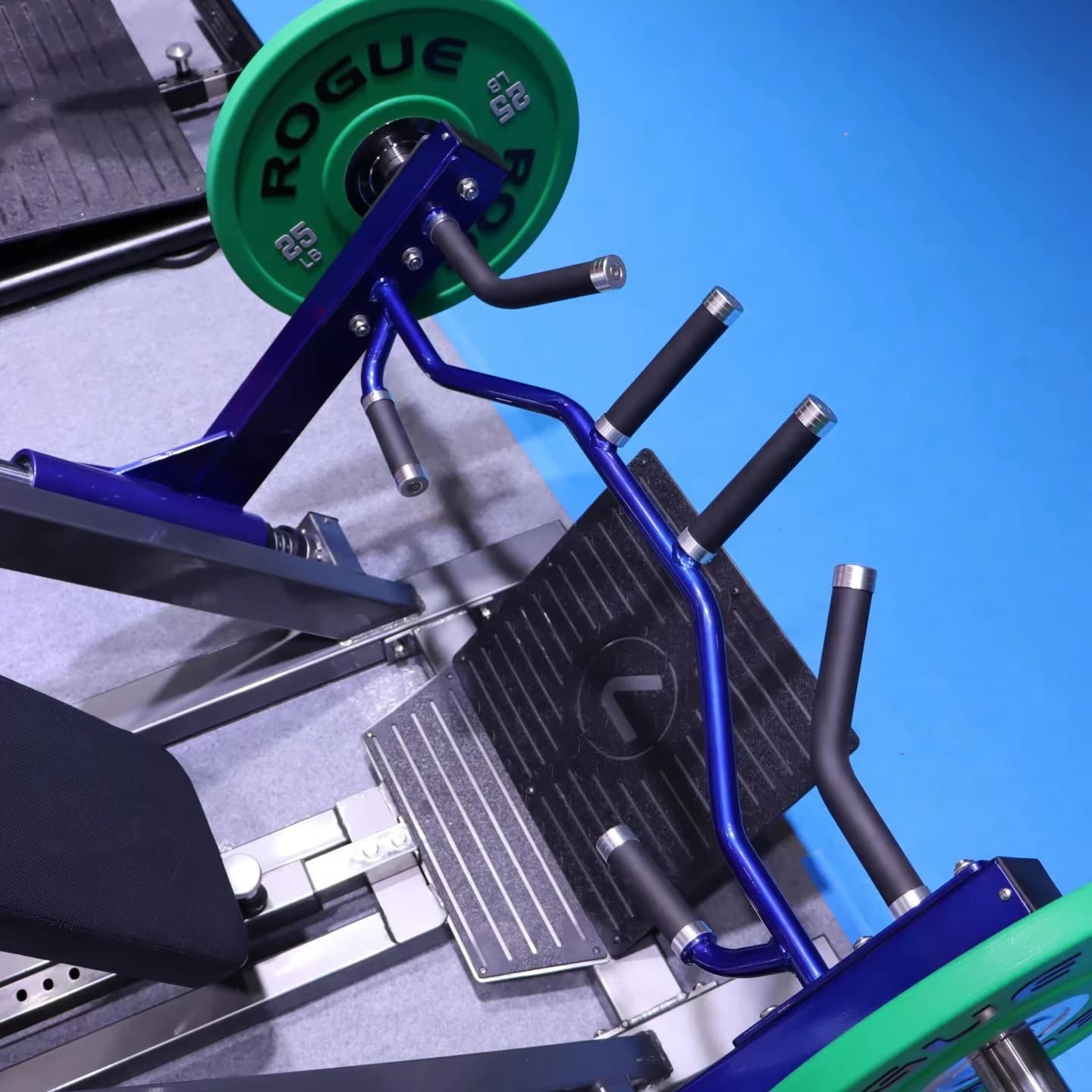 Commercial Fitness Equipment for Exercises Back: Linear Super Rowing Machine with LD-9116 Hotel Plates