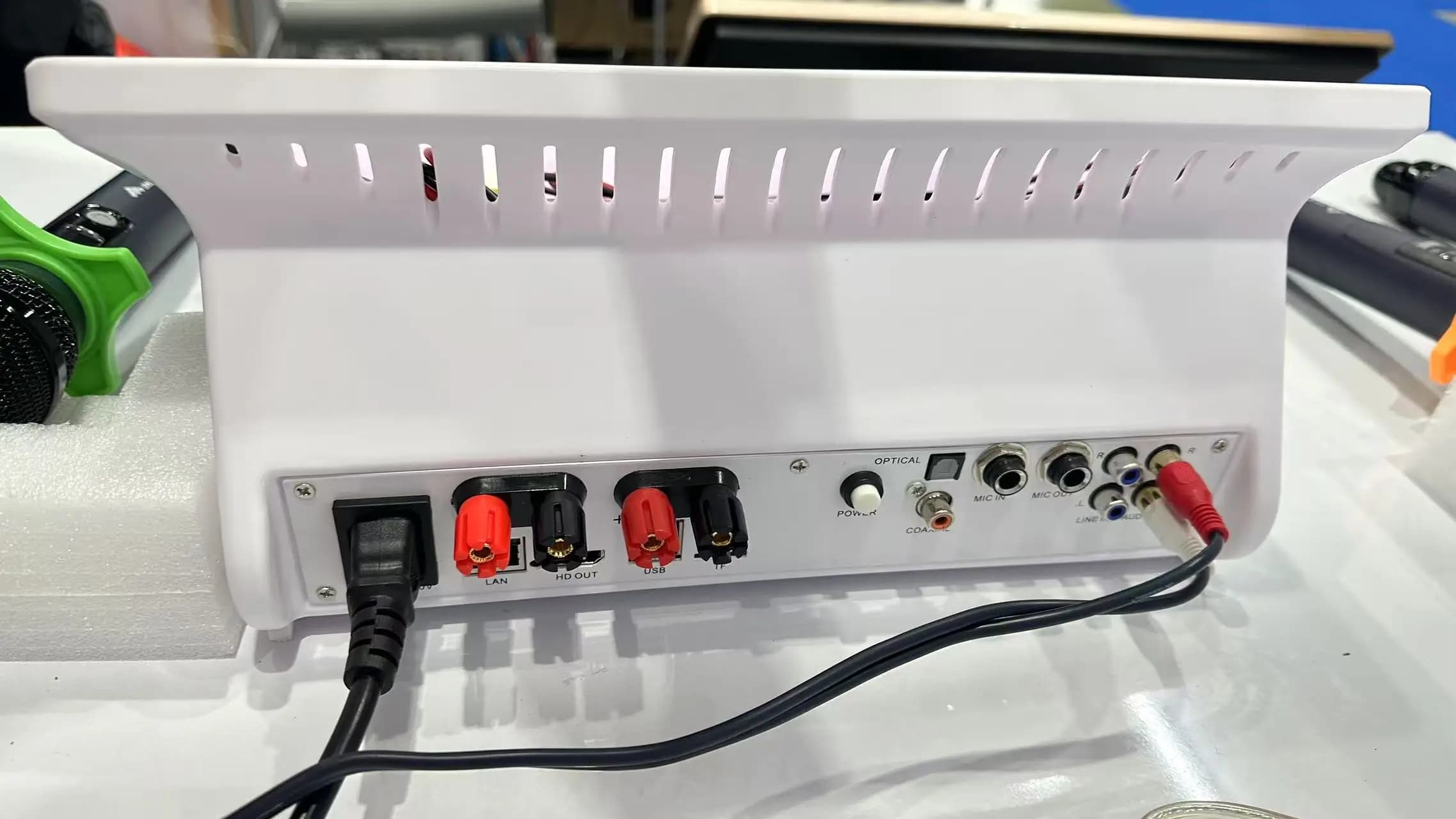 2026 Connessione Wifi Uscita 4K Lettore Karaoke Portatile Vendita Calda 15.6 5in1 6T Durevole utilizzando la Macchina Karaoke