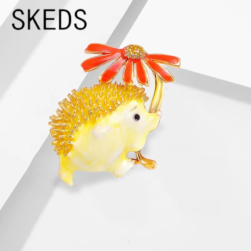 SKEDS Creativo Donna Bambini Smalto Riccio Margherita Gioielli Spille Moda Animale carino Cappotto Borsa per abbigliamento Distintivi Spilla Pin Regalo