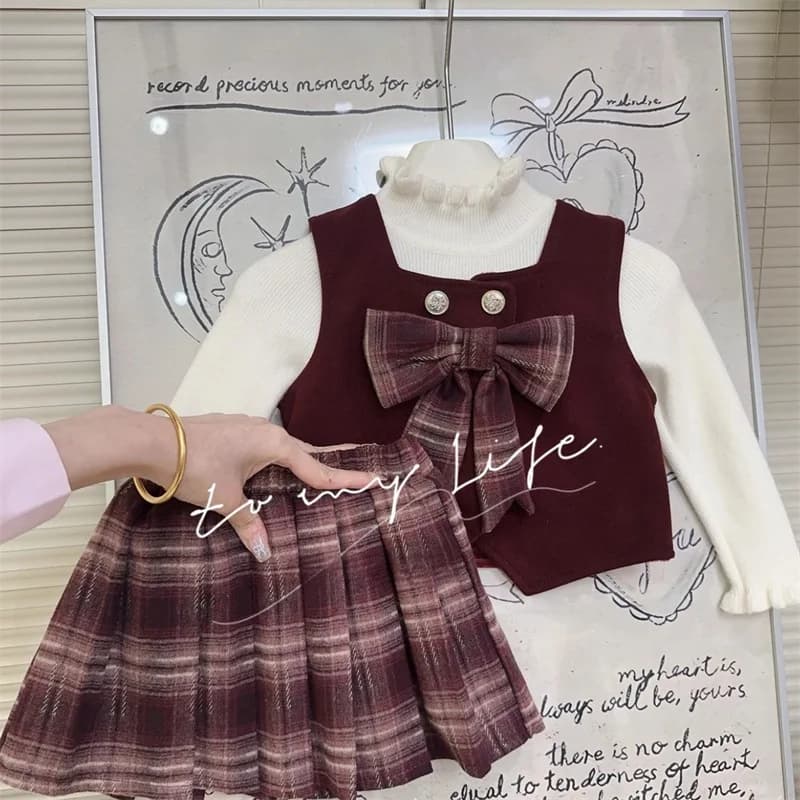 Autumn and Winter Korean Girls' Pleated Skirt Set with Western Style and Velvet British Style Skirt, College Style