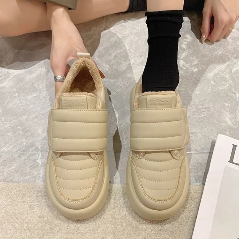Calde scarpe da ginnastica in flanella per pane, suola spessa bianca crema con cinturini in velcro, tacco spesso leggero per le tendenze invernali ​