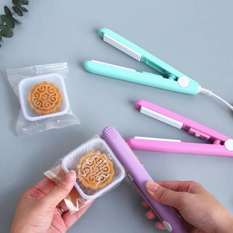 Mini Portable Vacuum Sealing Machine for Food Women Iron Curly Hair Sealing Machine Plastic Pulse Clip for Laptop Bags for Home