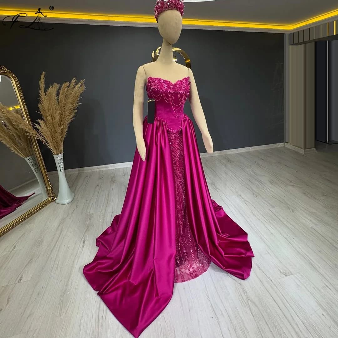 Abito da sera rosa con perline e nappe, senza spalline, con strascico, lungo fino al pavimento, personalizzabile