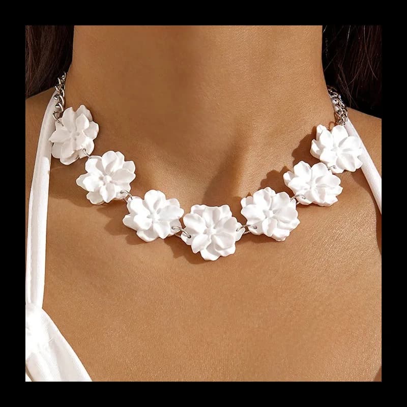 Fashionable and fresh camellia flowers Nicchia Versatile Temperamento Elegant chain necklace with women flower neck