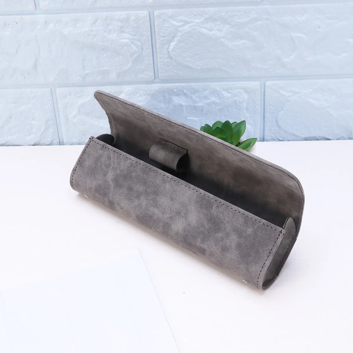 Electric Toothbrush Box with Cover, Portable for Travel and Home Use, Simple Design and Fashion, Plastic Resistant