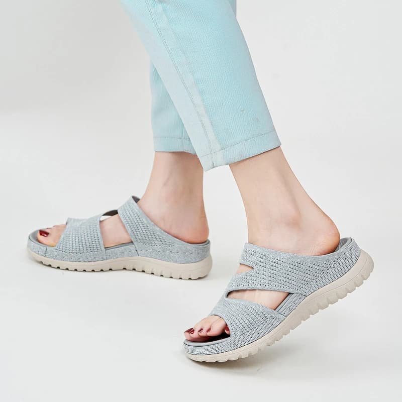Sandali estivi comodi europei americani sportivi e casual Nuovi sandali da donna con suola spessa cava in velcro 2025 leggeri