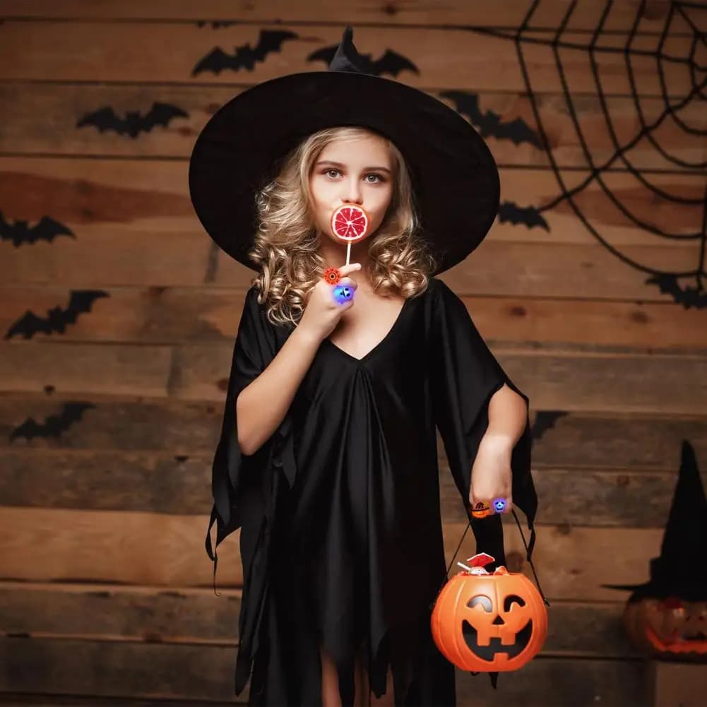 Anelli Lampeggianti di Halloween, Set di Anelli Trick or Treat, Accessori Spaventosi per Feste di Halloween, 50 Anelli LED Luminosi Lampeggianti per Bambini per Halloween