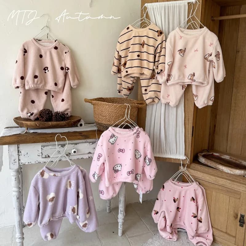 Pigiama casual invernale caldo e confortevole addensato per ragazze Simpatico cartone animato in flanella Abbigliamento per la casa indossabile per bambini Abbigliamento boutique