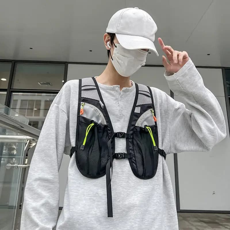 Moisturizing vest Water vest for race Organizer bag with reflective design with multiple pockets for trekking, camping, cycling
