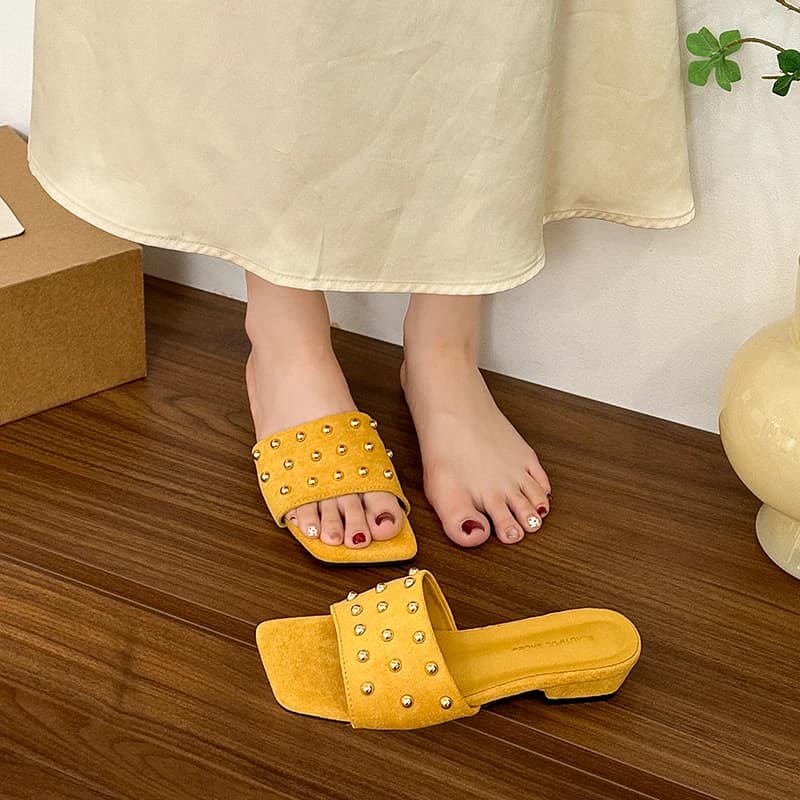 Female Rivet Sandals 2026 Summer New Square Open-toed Flat Slippers Suede Casual Slippers Outdoor Slippers Plus Size 35-42