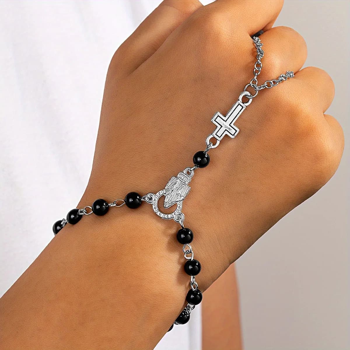 A personalized Gothic alloy acrylic cross rosary bracelet, Jesus bracelet, religious jewelry, suitable for daily gatherings and parties