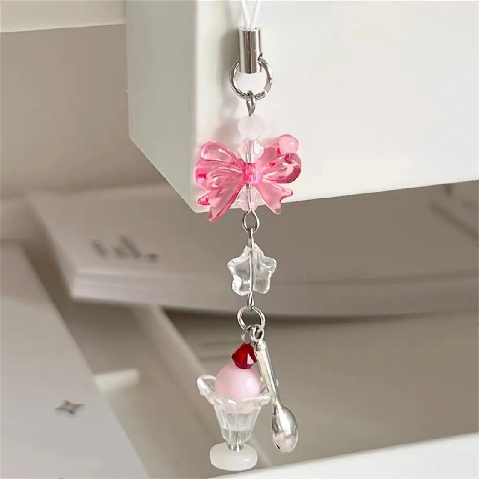 Catenella per telefono Y2K con perline a forma di fiore, fiocco, stella e cuore, cordino per cellulare, portachiavi, ciondolo per borsa da donna e ragazza