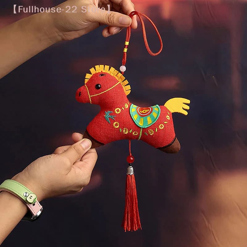【MAX-22】 Ciondolo cavallo zodiacale Portachiavi per auto rosso Ciondolo Ricamo Bambola Mascotte Capodanno Regali in stile cinese Accessori decorativi