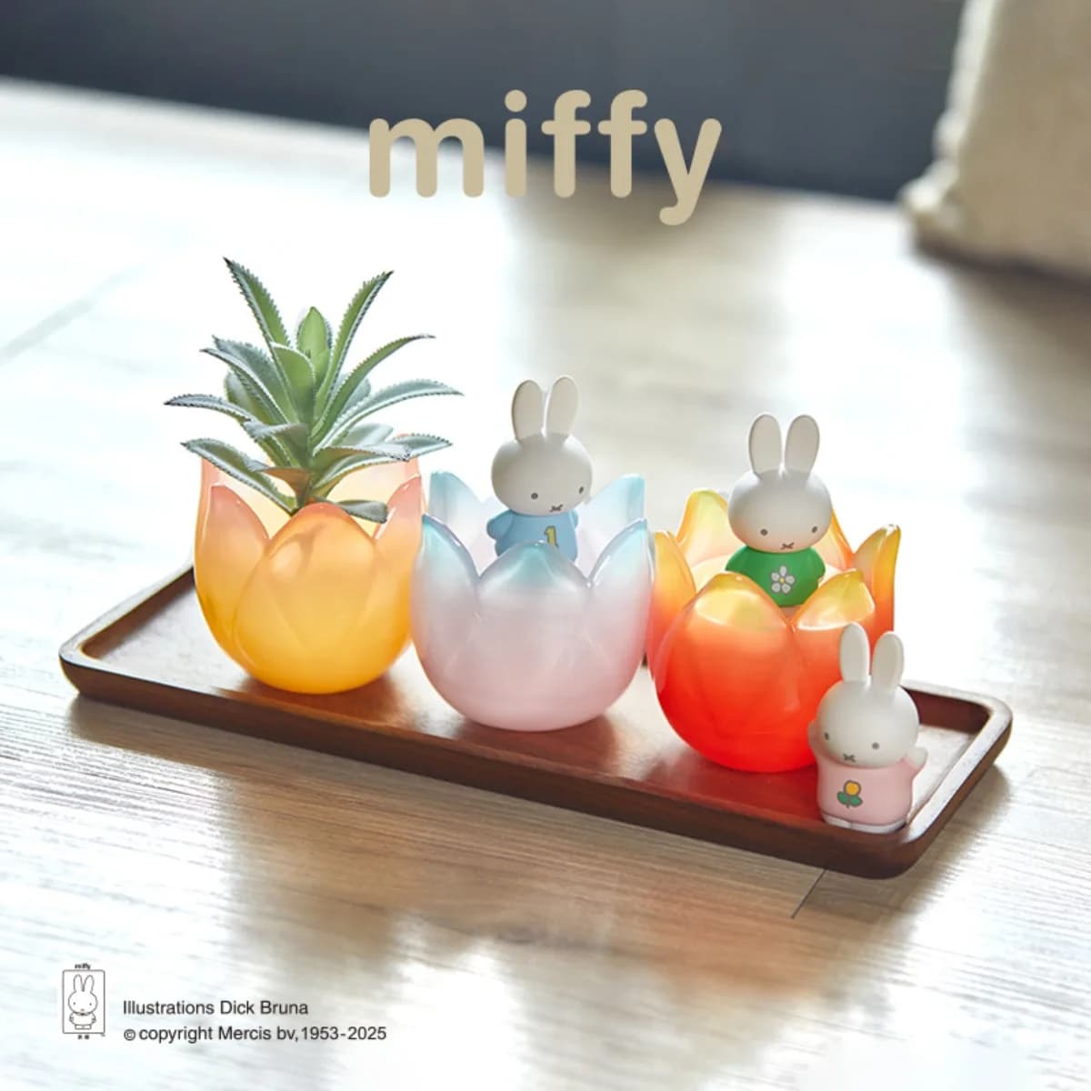 Statuetta Originale Miffy, Miniature Kawaii, Coniglietto Floreale, Vaso di Tulipani, Figurine da Collezione, Decorazione da Scrivania, Giocattolo Regalo