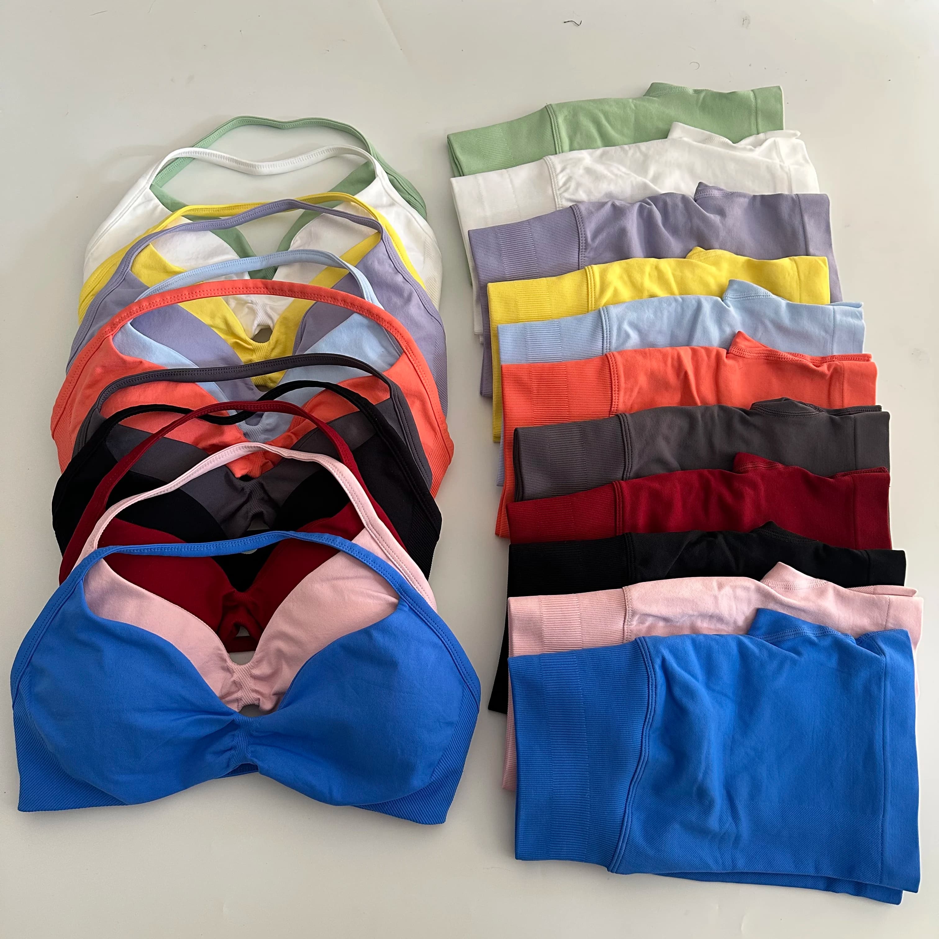Women's seamless yoga set, sports top with shoulder straps, high waist shorts with push-up effect, sports set for fitness, sportswear.