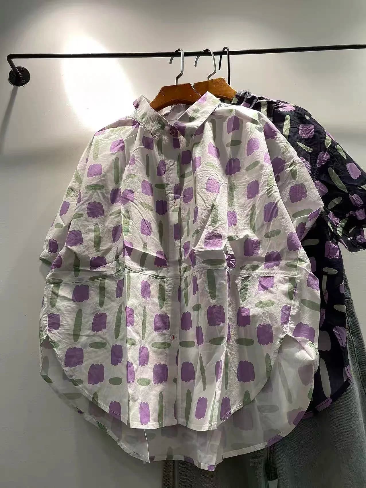 Camicetta da donna 2026 viola con stampa floreale a tulipano, a maniche corte, con colletto oversize, top casual in cotone per vacanze estive