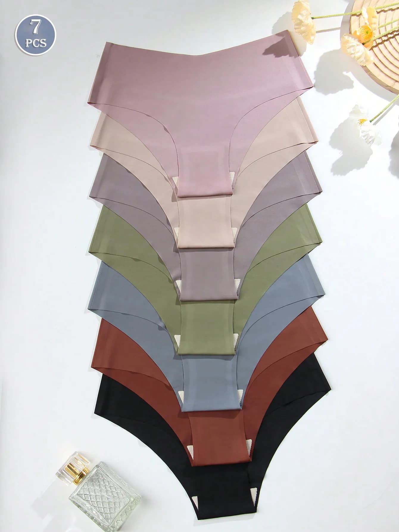7 seamless women's briefs in plain color, complete cover, soft and elasticized, comfortable.