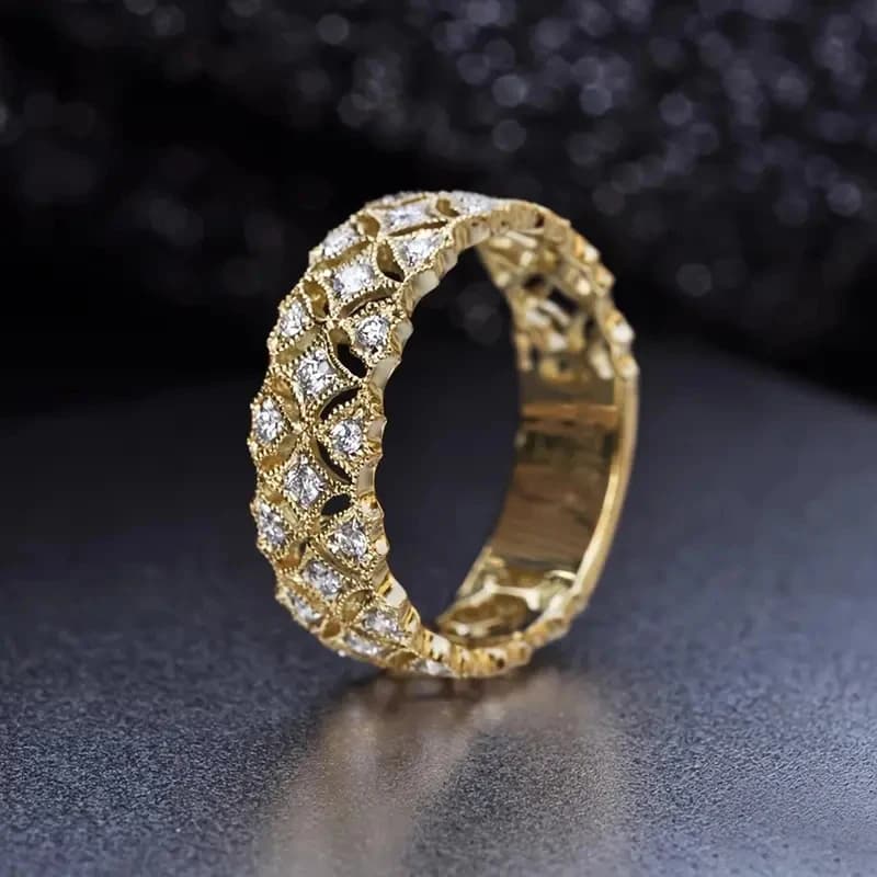 Huitan Anelli da donna Bling Bling con zirconi scintillanti Anelli femminili placcati in oro di lusso Gioielli da donna alla moda moderna