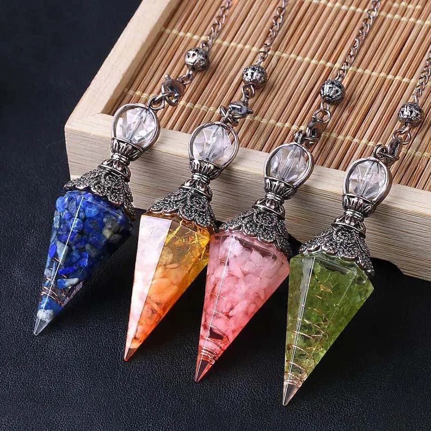 Penduli di pietra orgone con chip di cristallo naturale per la divinazione radiestesia 6 pendenti spirituali in resina a cono a punta esagonale sfaccettato