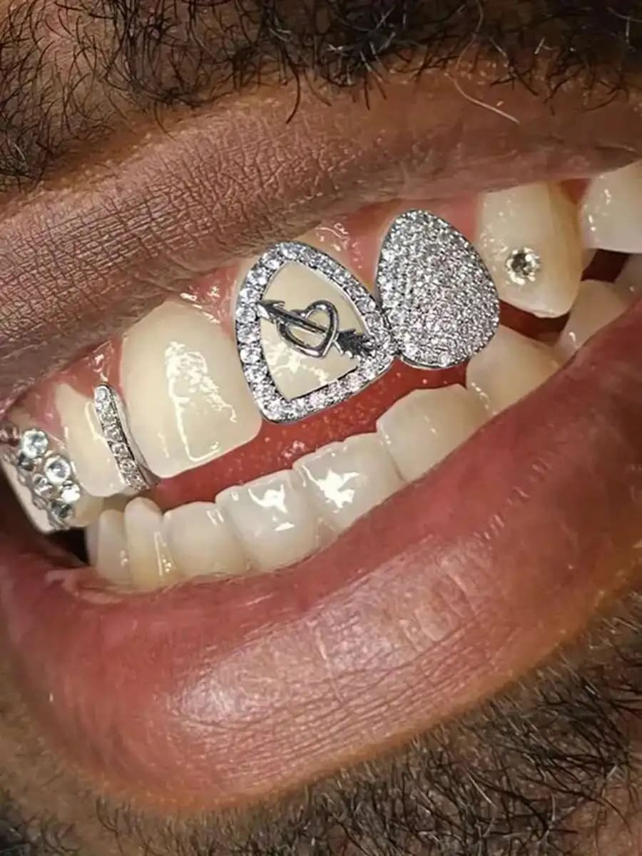 1 PC Retro Hip-Hop Arrow Piercing Hollow Out Diamond Inlaid Copper And Zirconium Tooth Set Decoration Halloween Funny Heart Full
