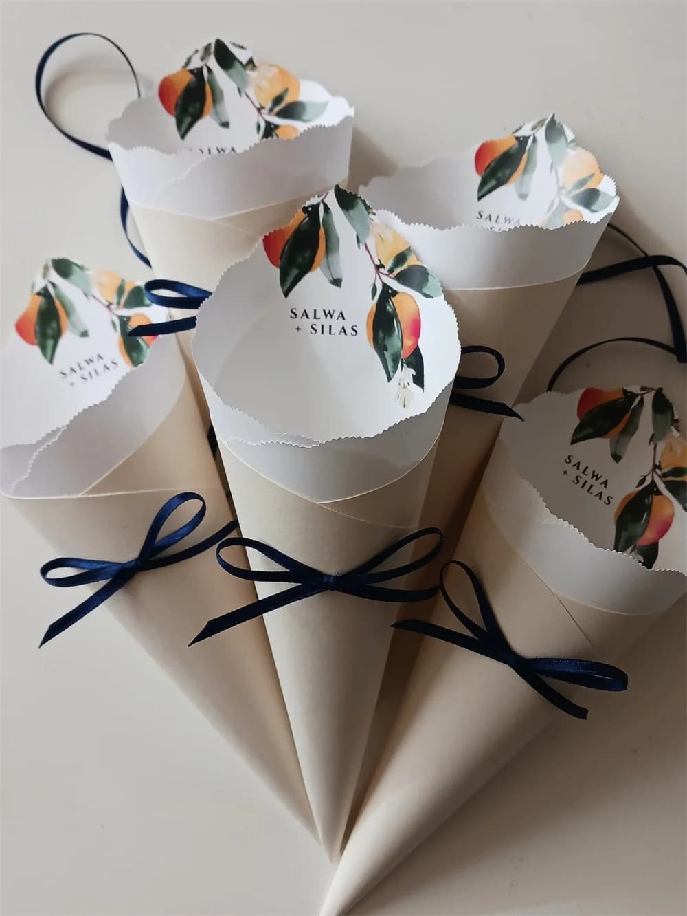 25 pieces wedding cones with ribbon, custom colors, foil for launch of petals, confetti, seeds, wedding favors, basket, box, ceremony send-Bis
