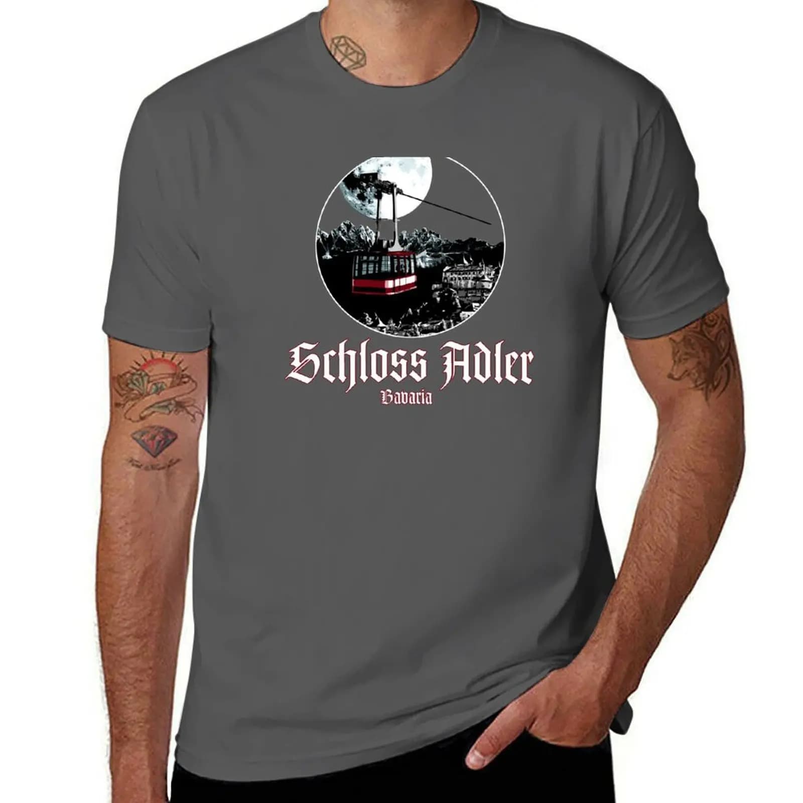 Schloss Adler: T-shirt ispirata a Where Eagles Dare, maglietta casual e trendy per lo streetwear