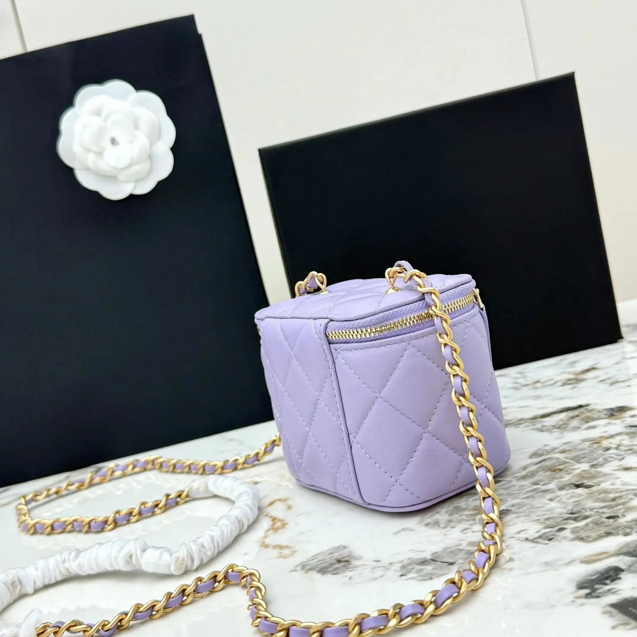 Sweet Ladies Lavender Quilted Box‑Shape Crossbody Bag, Mini Zipper Vanity Case Purse, Leather‑Woven Gold Chain Daily Shoulder Handbag