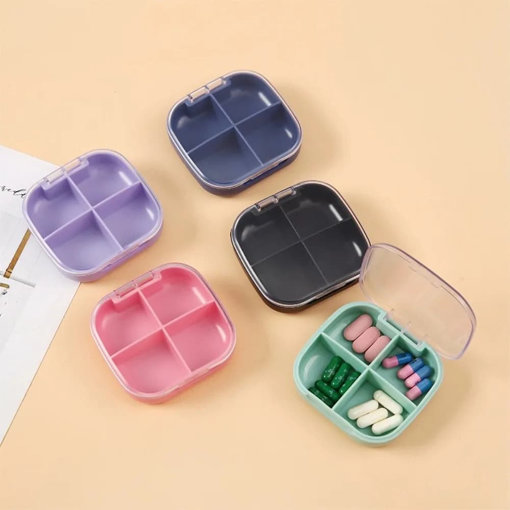 Nuovo Contenitore Portatile Premium per Pillole con 4 Scomparti, Organizzatore da Viaggio per Vitamine, Medicinali e Oli di Pesce