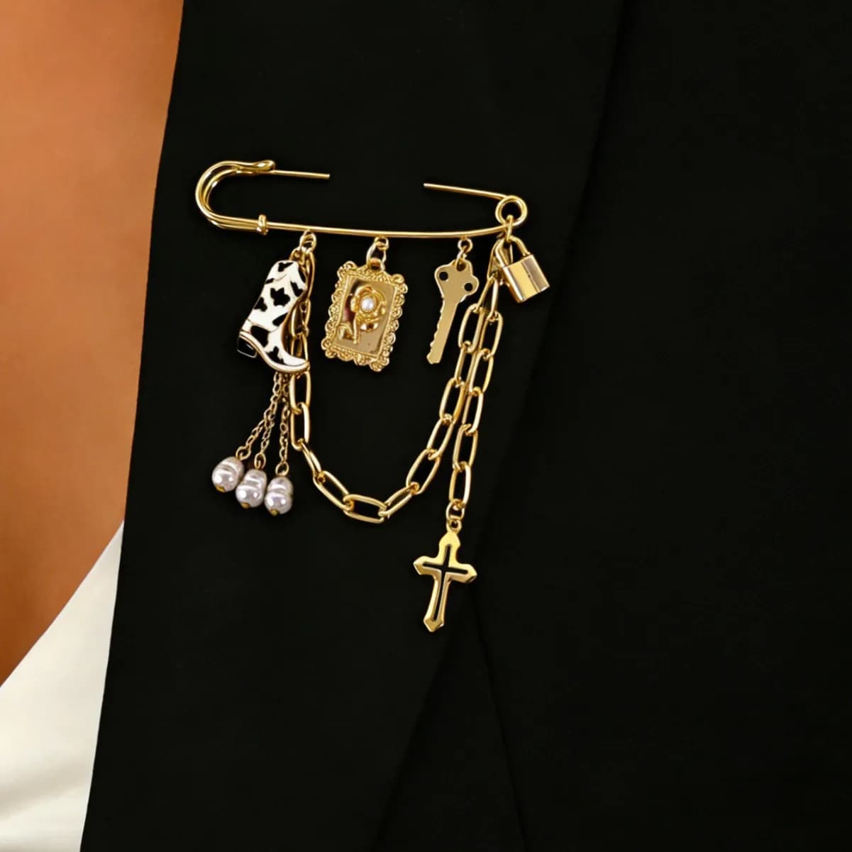 Spilla da donna di lusso leggero, con motivo a catena, chiave, lucchetto e stivali con motivo latte, e frange, per abbigliamento