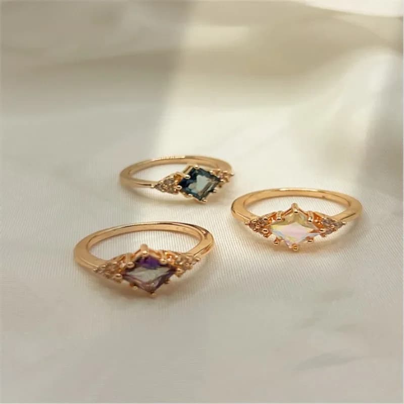 Nuovo anello da donna squisito rame intarsiato con zircone artificiale colorato quadrato rombo personalizzato luce festa di moda di lusso
