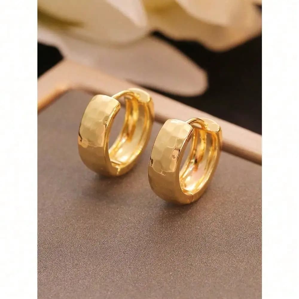 1pair Minimalist Hammered Silver Huggie Hoop Earrings for Women Daily Wear