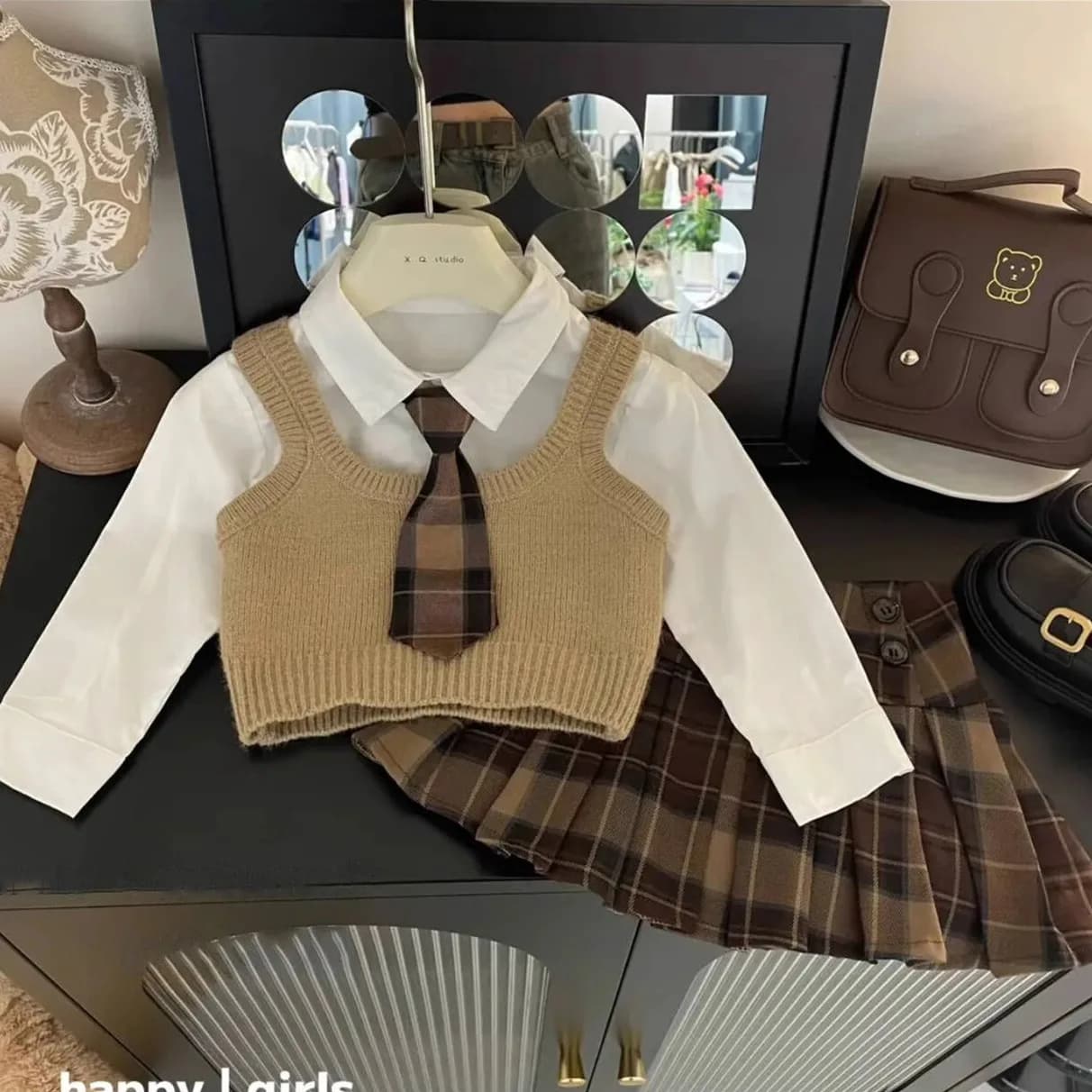 Camicia da ragazza stile college stile dolce e piccante primavera autunno gilet lavorato a maglia gonna a pieghe scozzese mezza gonna set da tre pezzi