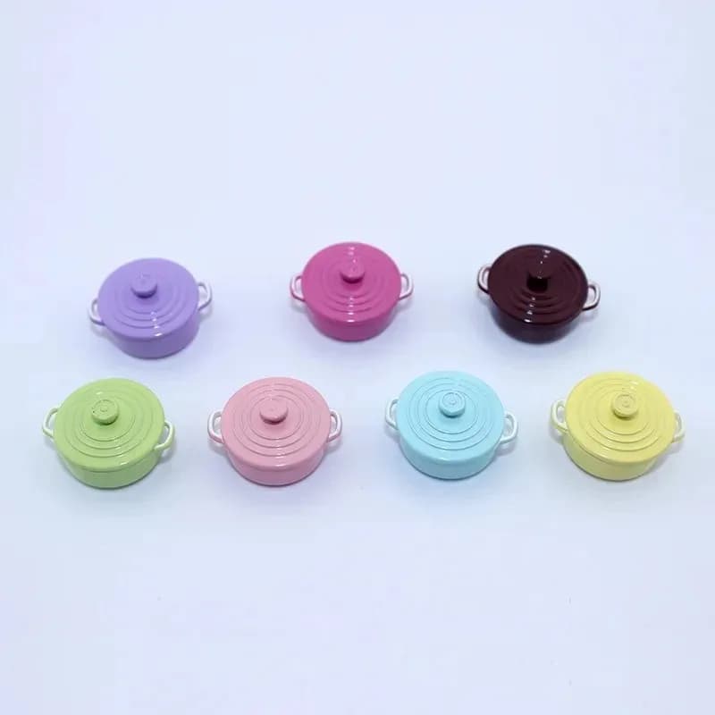 Pentola per zuppa colorata in miniatura 1:12 Mini casa delle bambole Pentola calda Pentola da cucina Simulazione Pentole in metallo Modello Accessori per bambole