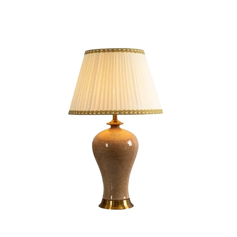 Nuova lampada da tavolo decorativa cinese interamente in rame, lampada da comodino per camera da letto, tavolino da salotto europeo caldo e semplice beige
