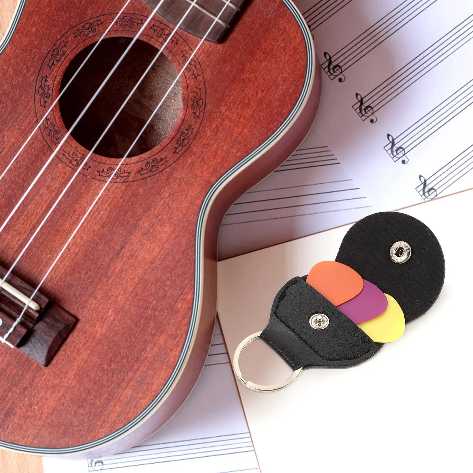 Set di 1 Porta Plettri per Chitarra in PU Premium, Portatile con Portachiavi, Organizzatore per Plettri di Chitarra, Basso e Ukulele, Formato Piccolo