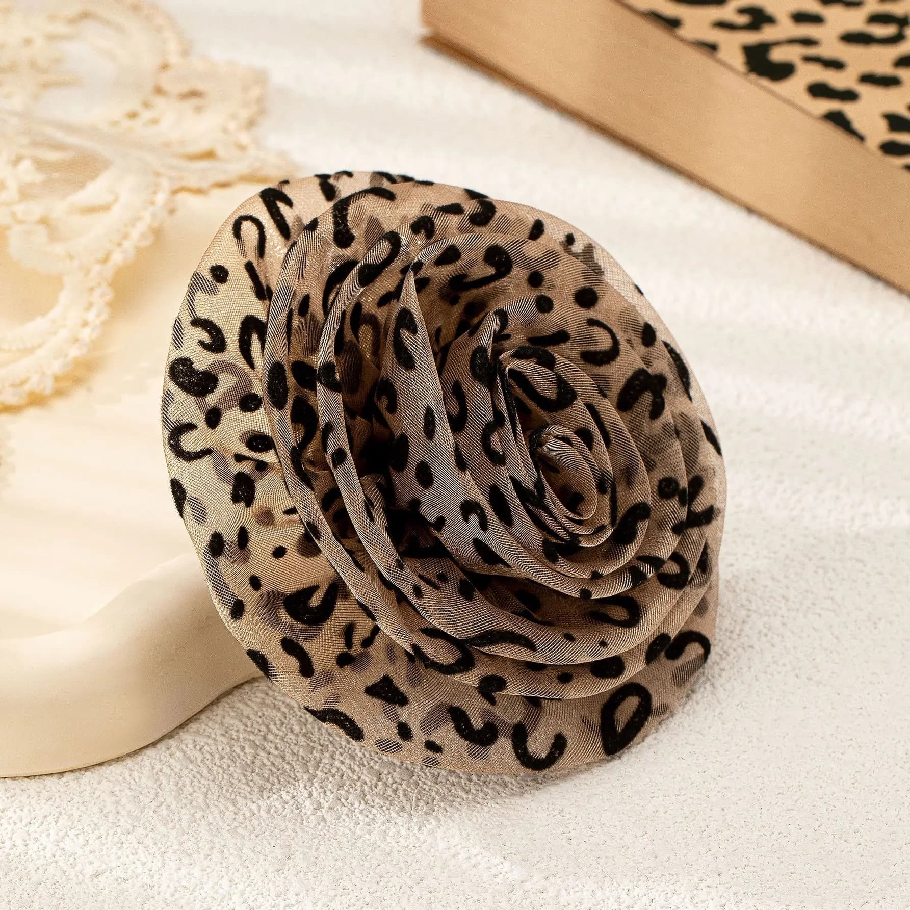 Spilla a fiore con stampa leopardata Prodotto per ragazze da donna Gioielli di moda Vendita calda Regalo per feste 2025 Nuovo stile
