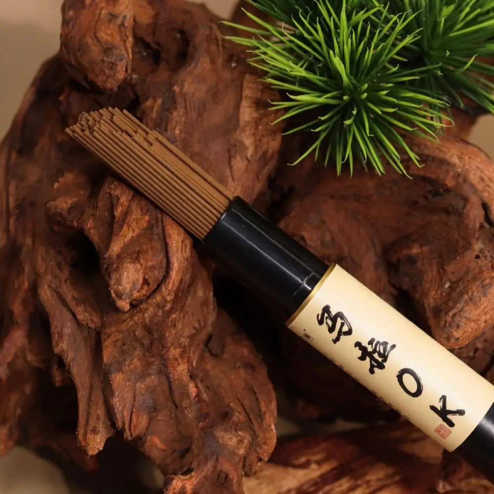 Premium Agarwood Incense Sticks Handmade Style For Yoga Meditation Relaxation Indoor Space Atmosphere Enhancer Holder