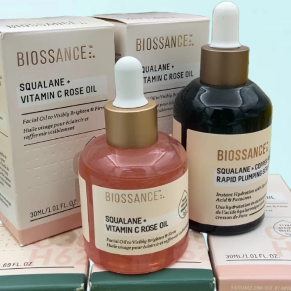 BIOSSANCE Olio Essenziale di Squalano - Siero Rimpolpante Rapido con Vitamina C, Olio di Rosa e Peptidi di Rame, Illumina e Rassoda, Idratazione Profonda