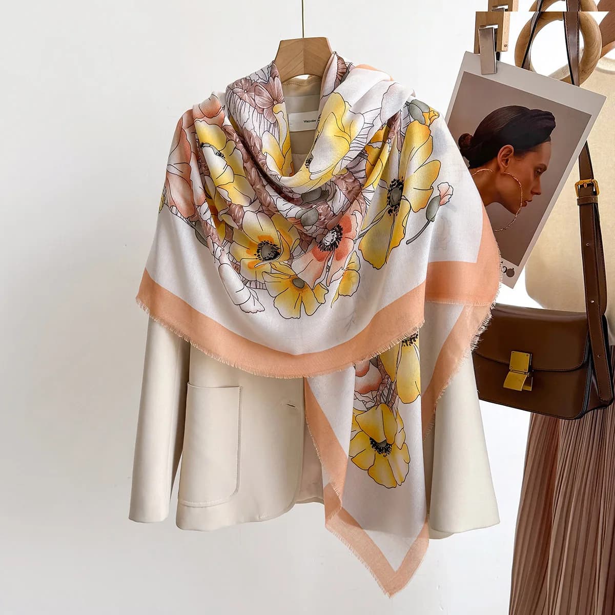 Sciarpa Quadrata Floreale 130x130cm, Copricostume da Spiaggia, Foulard di Lusso Stampato per Donne, Elegante Hijab