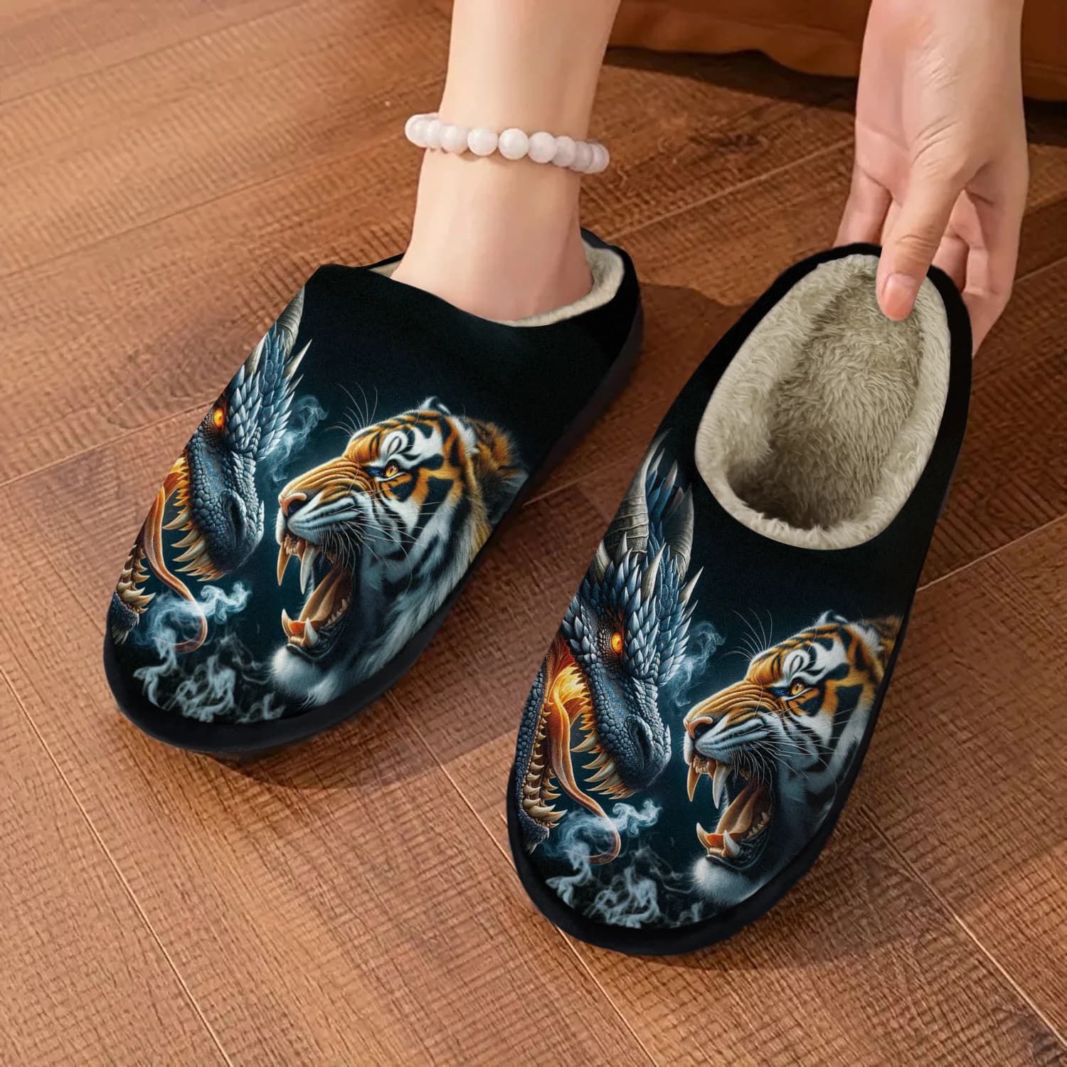 Pantofole fuzzy accoglienti con stampa feroce tigre e drago – Scarpe morbide per interni/esterni con suola in gomma antiscivolo, calda fodera in peluche
