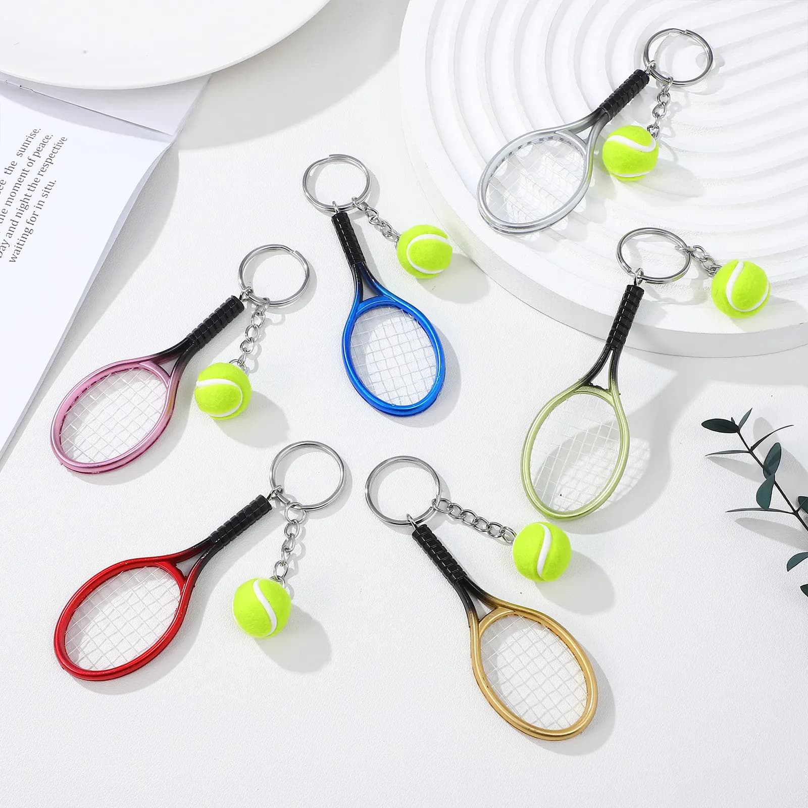 Set di 24 Portachiavi da Tennis, Ciondolo Realistico Racchetta e Palla, Charm Decorativo per Amanti del Tennis, Amici, Portachiavi e Porta Carte d'Identità