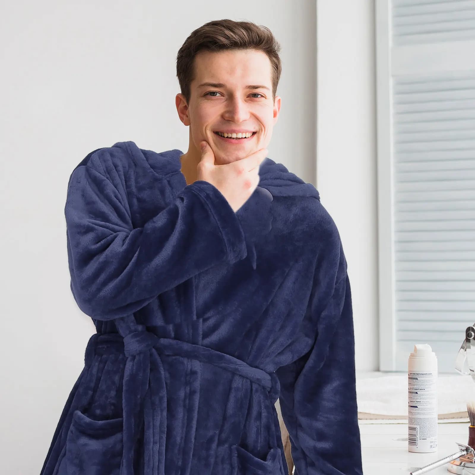 Elegante Accappatoio Blu Navy con Cappuccio per Uomo, Morbido e Confortevole, Leggero, in Spugna, per Relax a Casa e Spa