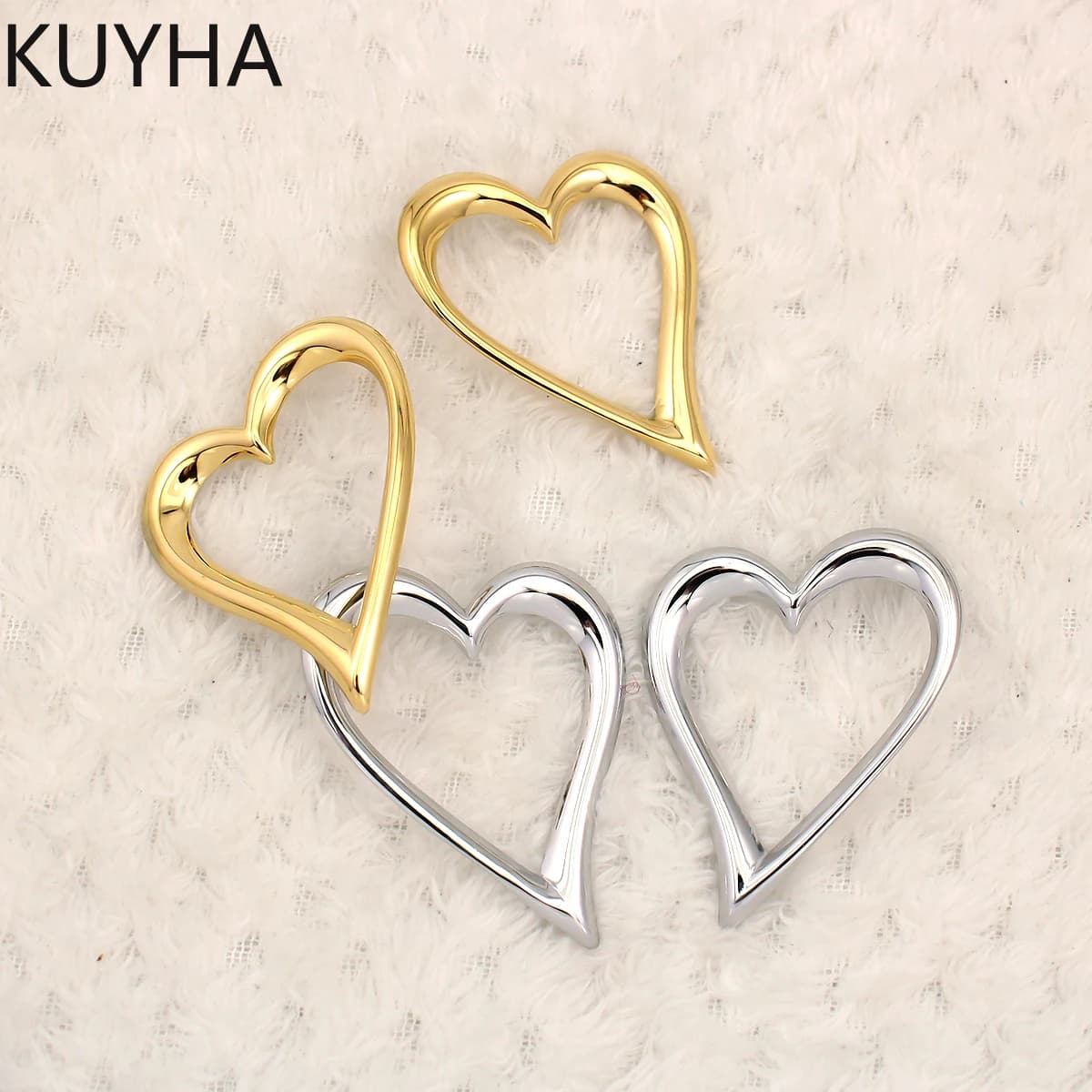 2025 Orecchini in metallo a forma di cuore in acciaio inossidabile di nuovo design popolare per le donne Tentazione elegante Forma geometrica per Natale di nozze