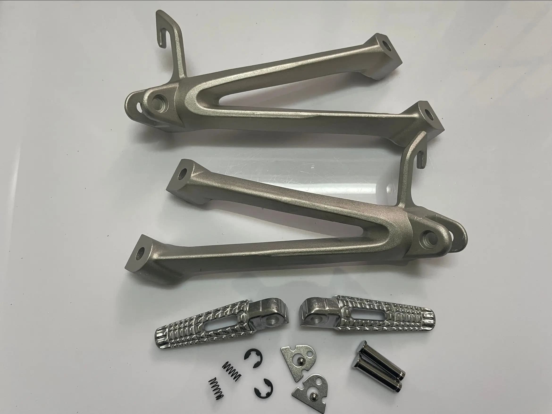 Poggiapiedi posteriore Pedale Peg Per SUZUKI GSX-R600/750 GSXR 600 750 2006-2007 K6 Moto Sinistra Destra Staffa di Montaggio