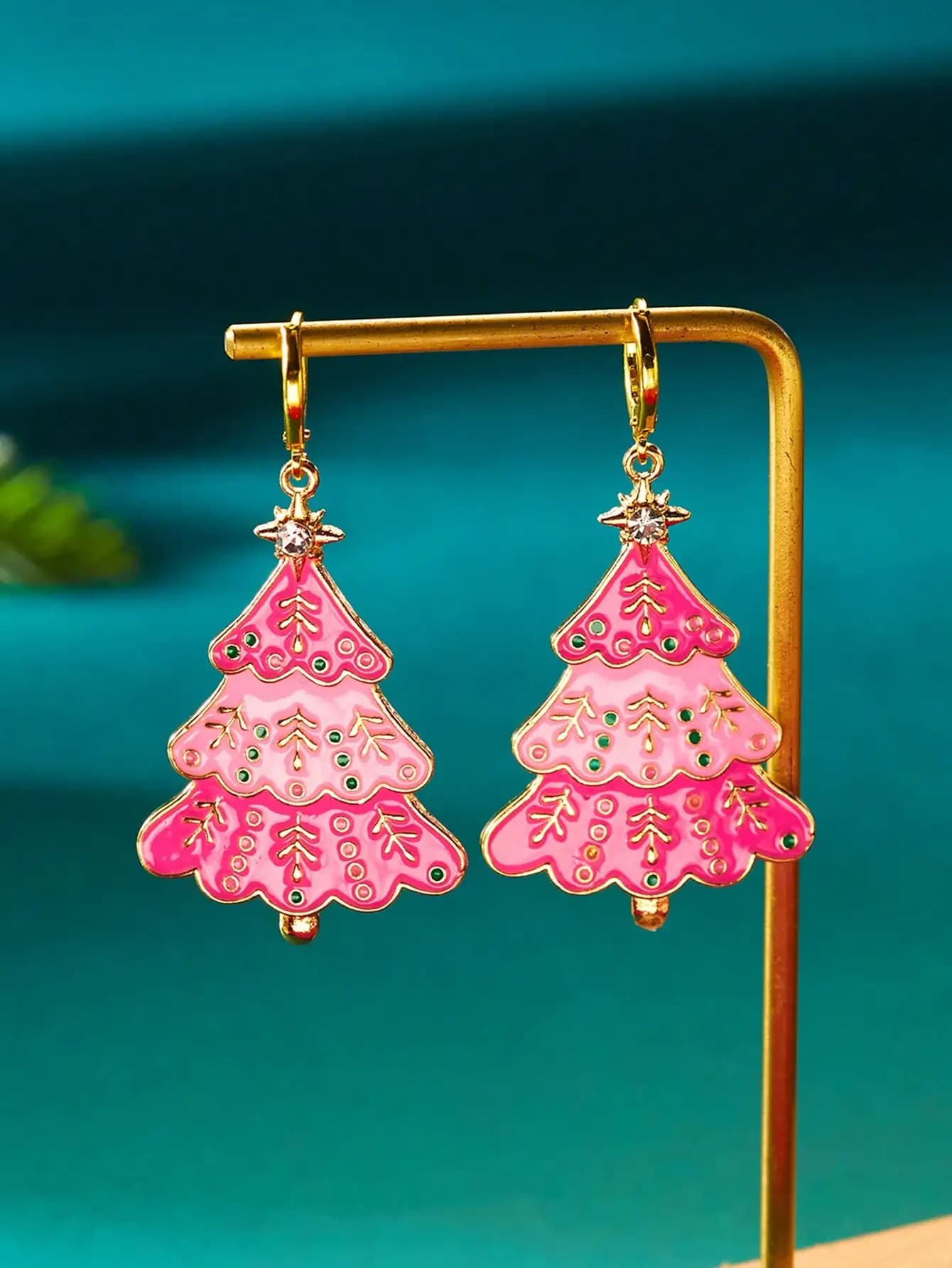 Set of 2 pieces of cute pink Christmas tree pendant earrings studded with rhinestones, perfect Christmas gift for women to wear d