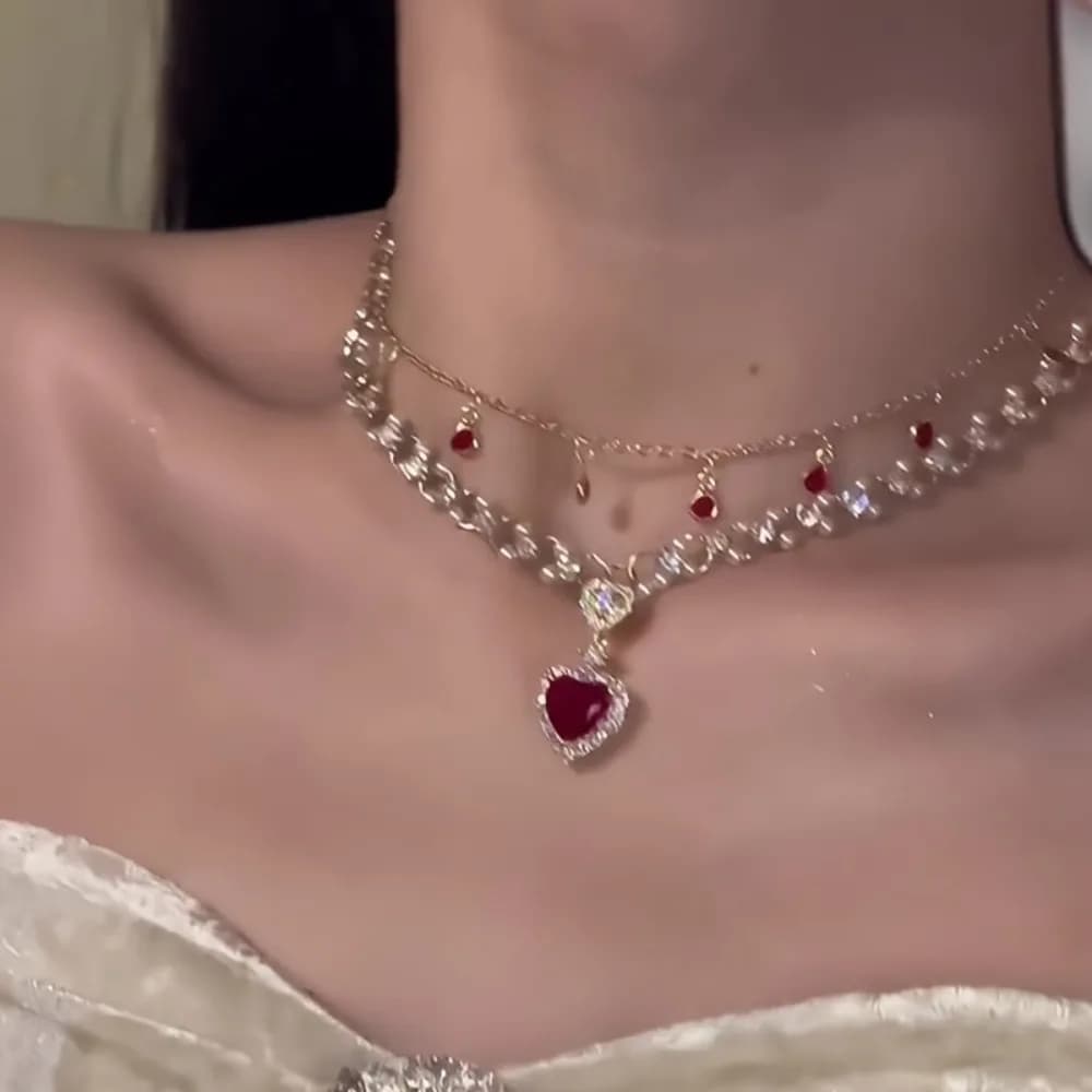 Elegant two-tone red diamond heart pendant necklace - Ladies' luxurious alloy collar chain